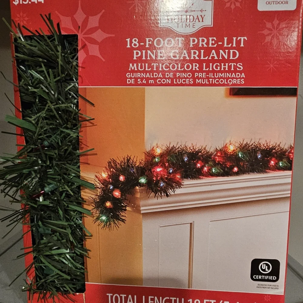 🎖Holiday Time 18' Pre-Lit Pine Garland